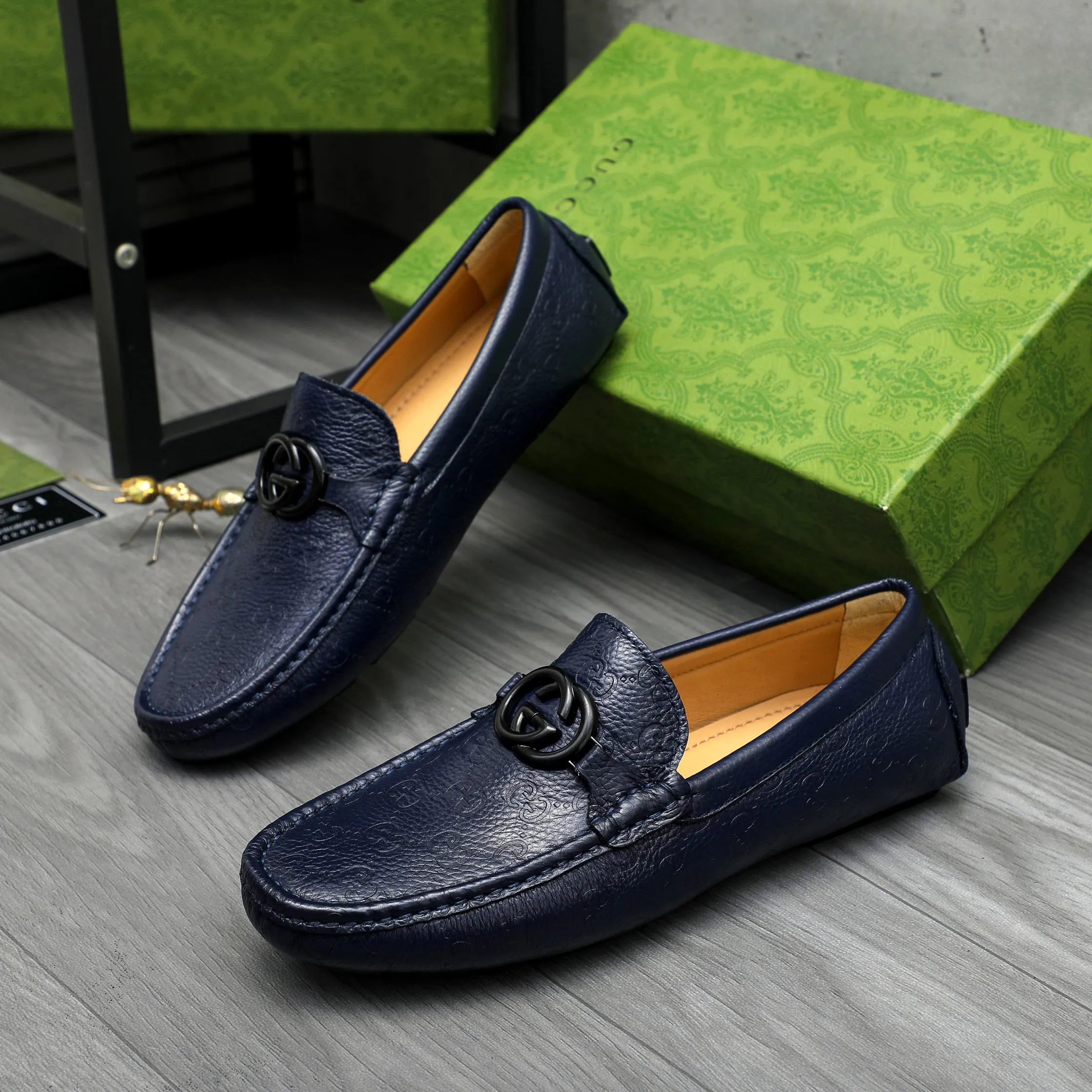 Men's shoes💰p420 Product trademark: GUCCI (Gucci) casual slip-on men's shoes Regular size: 38-44 Product material: Selected pebbled cowhide embossed upper, sheepskin lining, rubber outsole